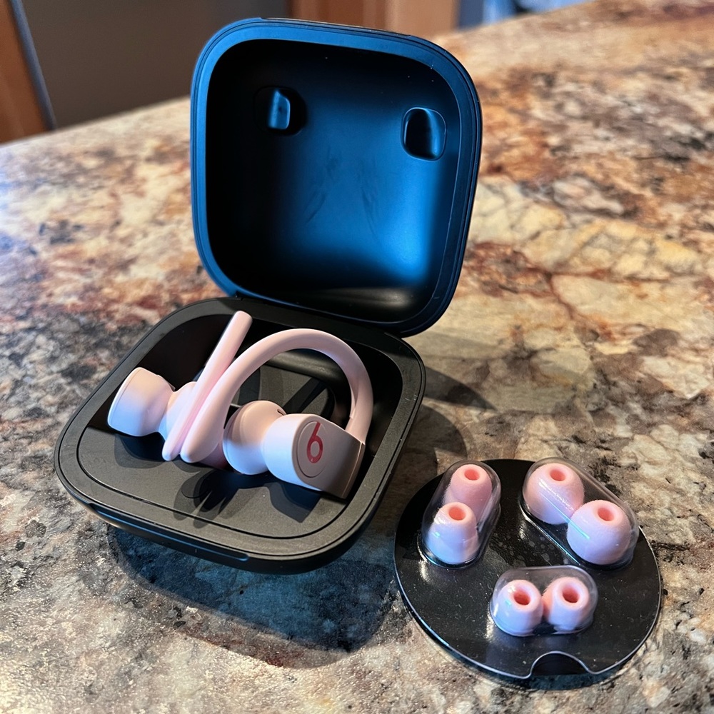 Powerbeats Pro cloud pink